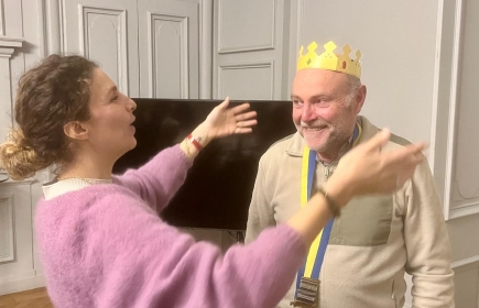 Couronnement du roi par Sophie.
 Long vie au roi !